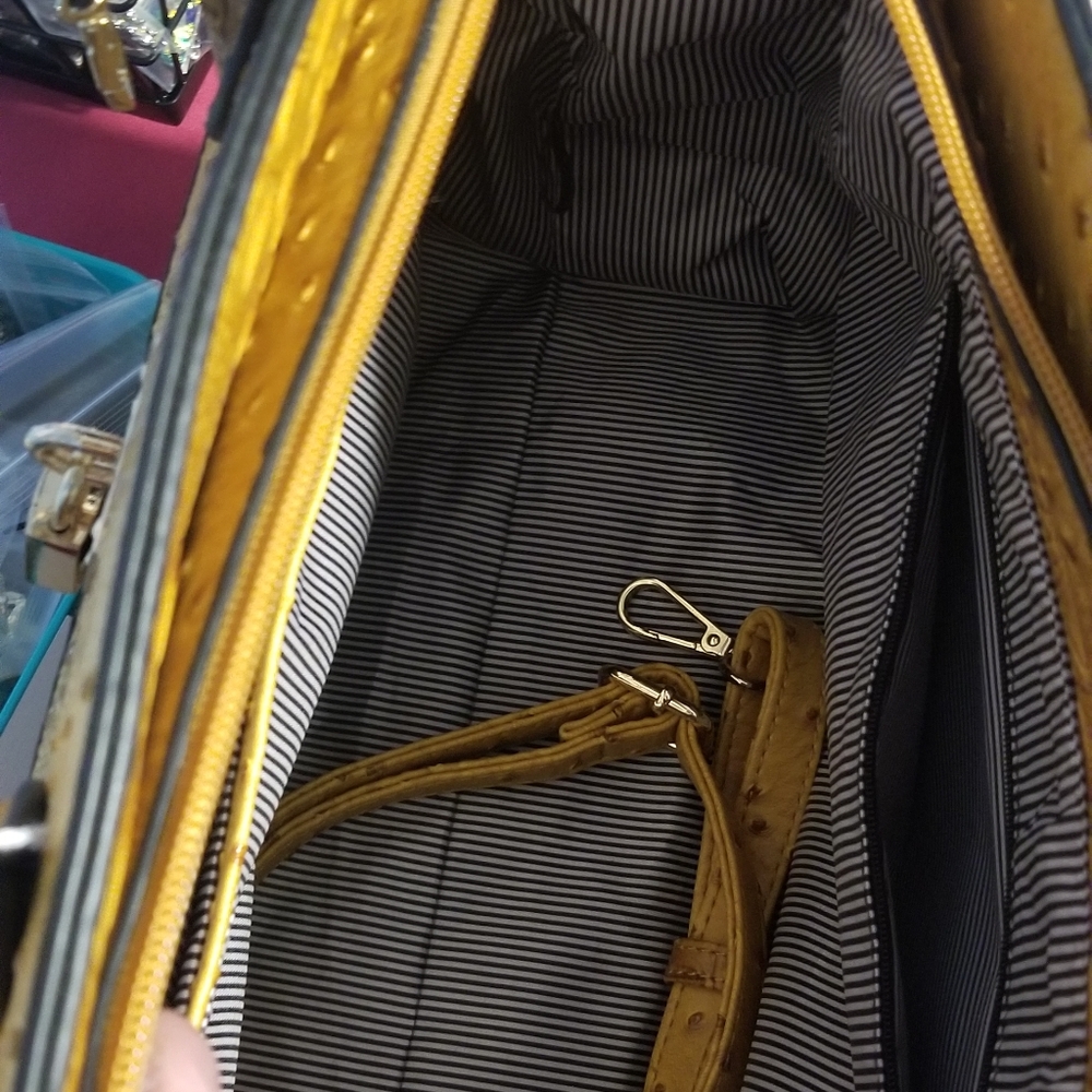Handbag - Picture 3 of 11